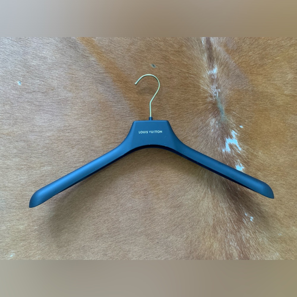 #5 Louis Vuitton Hanger
